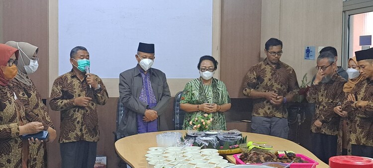 Pisang Kenang Pak Majid & Bu Desak UPT PSMB-LT Surabaya
